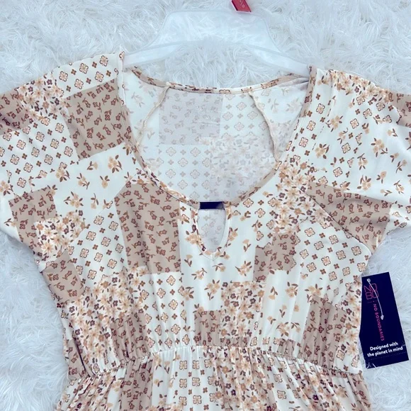 Beige/Tan Summer Dress - Picture 2 of 3